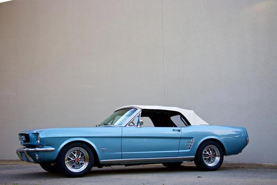  Ford Mustang Replica by Revology Cars 2015 года  (фото 4 из 15)